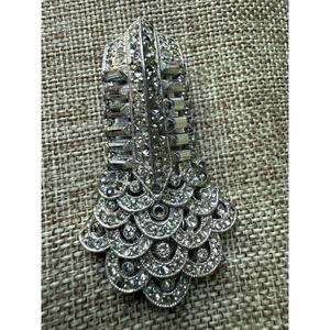Vintage Rhinestone Art Deco Silver Tone Dress Fur Clip Classic Retro Old Money